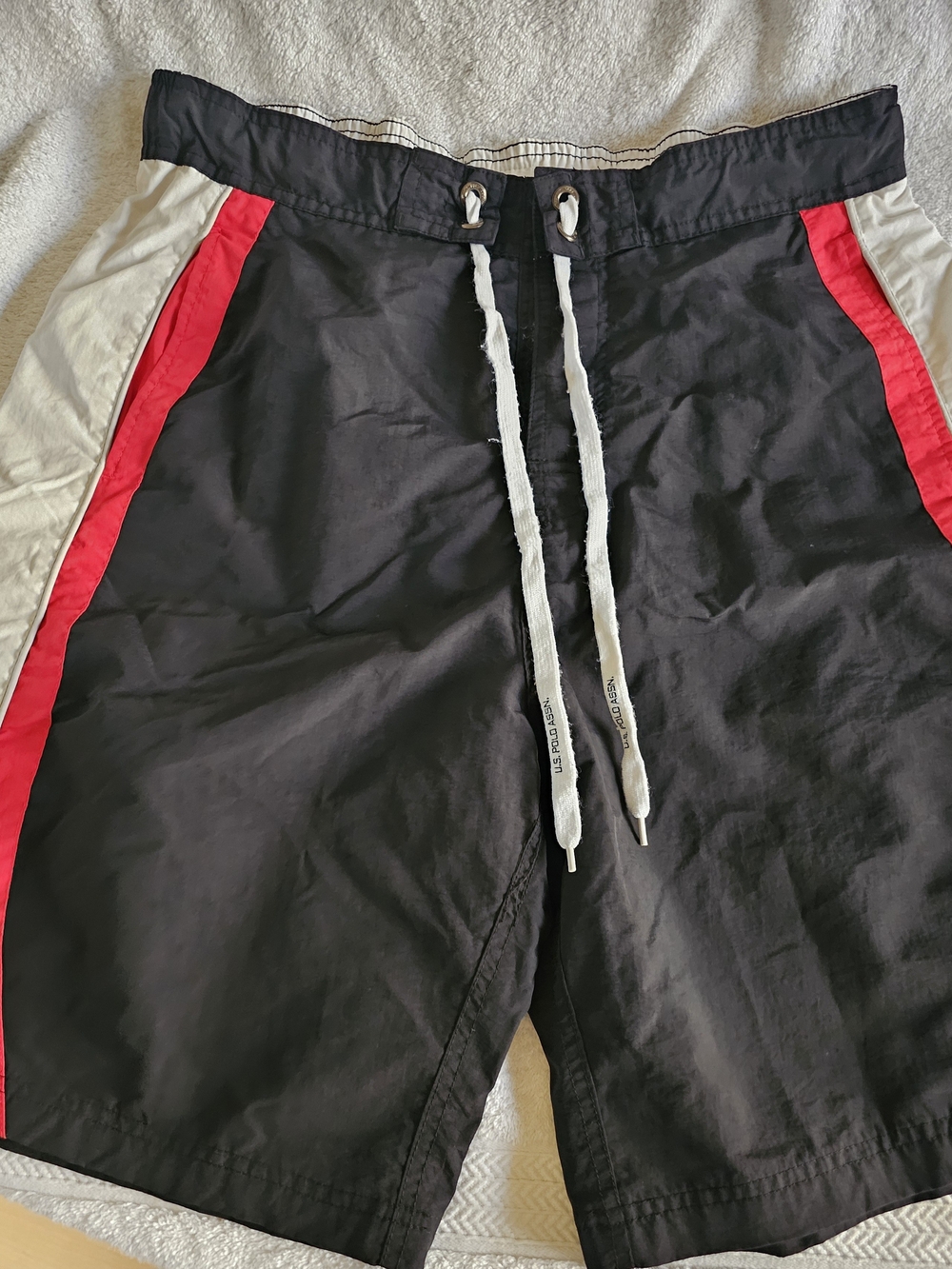 US Polo Assn Men's Swim Trunks Size L Black White Red Mesh Lining Board Shorts.